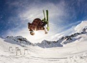 开云体育登录-从温网轻取到戴维斯杯带队取胜，西西帕斯如何完成从个人突破到团队领袖的蜕变