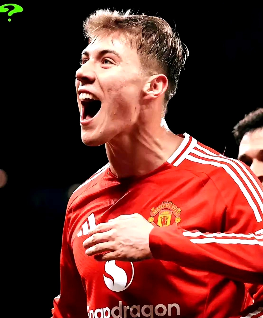 曼联大将膝盖受伤，担忧赛季前景的简单介绍