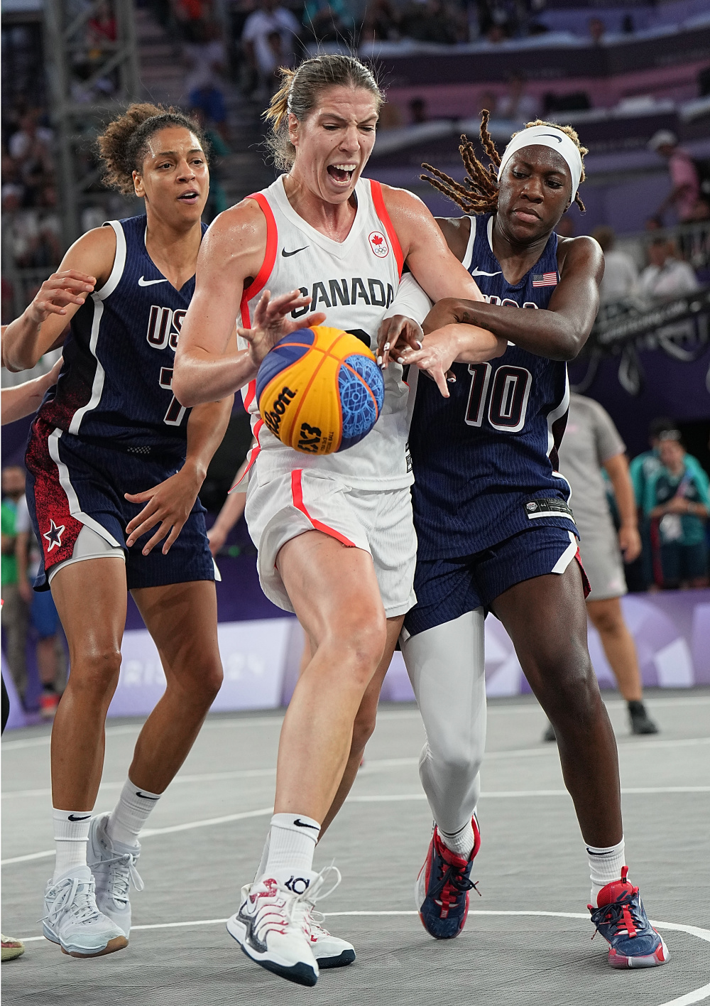 美国女队在奥运会足球赛中再胜一场