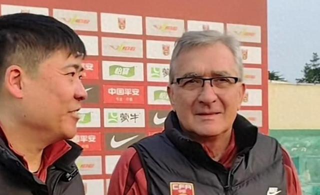 包含国家队在热身赛中获得胜利，士气高涨的词条