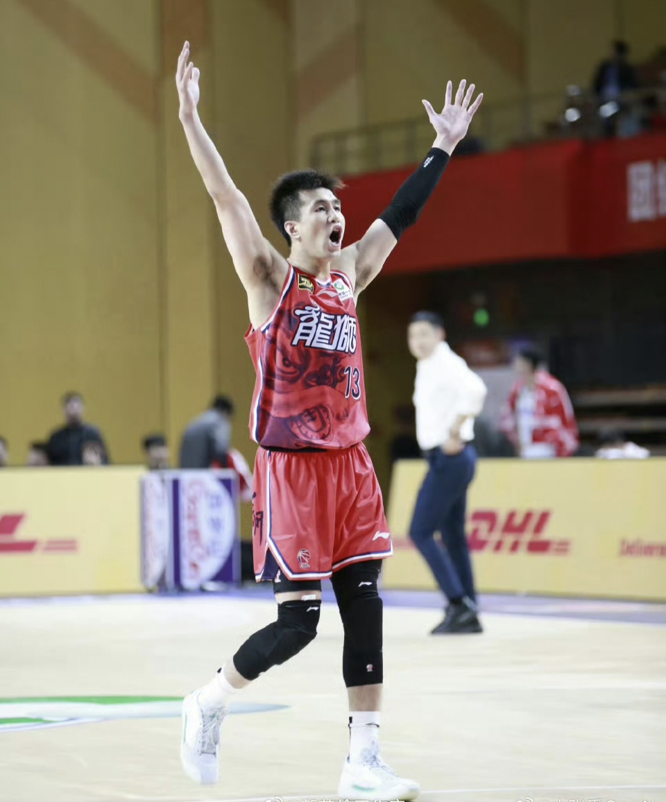 辽宁男篮士气高昂，击败对手稳步前行