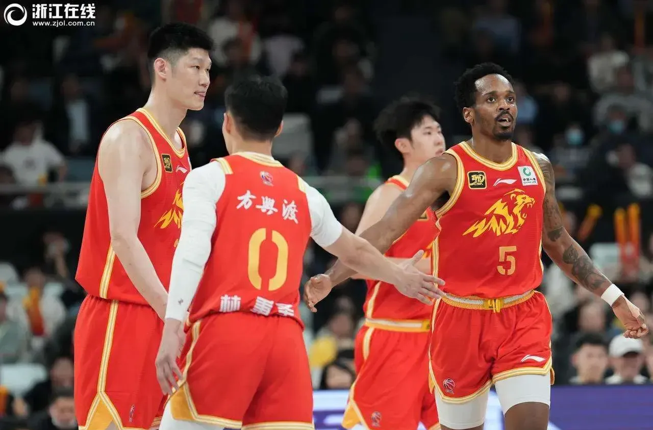 北京队将对阵广州队，全队备战