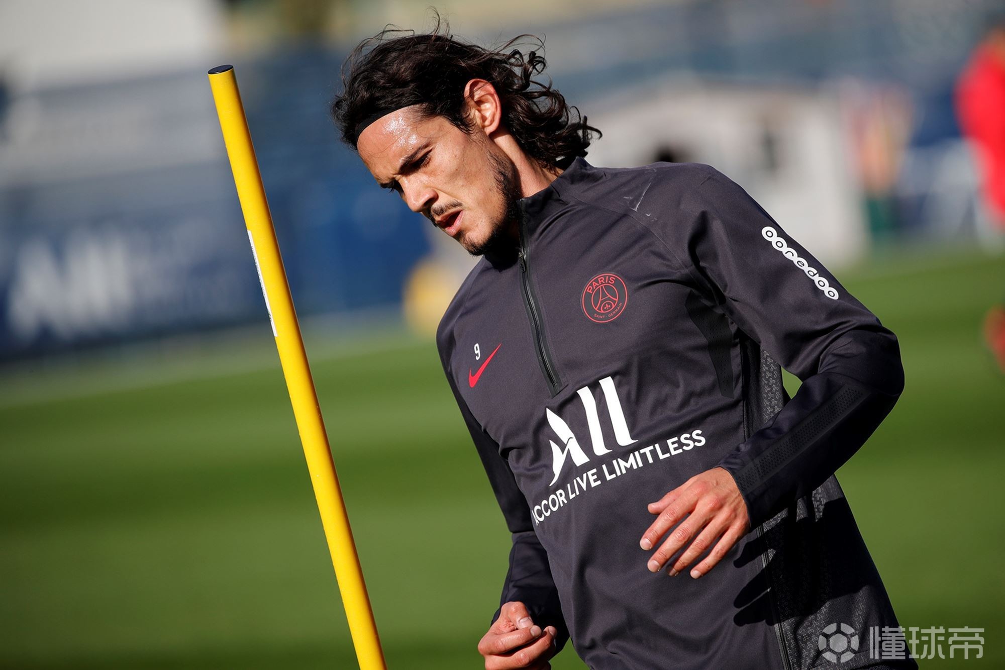 巴黎市场球员参加环保公益活动