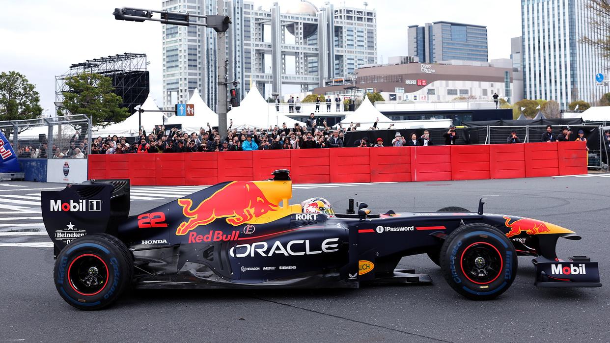 关于法拉利绝杀红牛车队，阿隆索扛起全队的信息