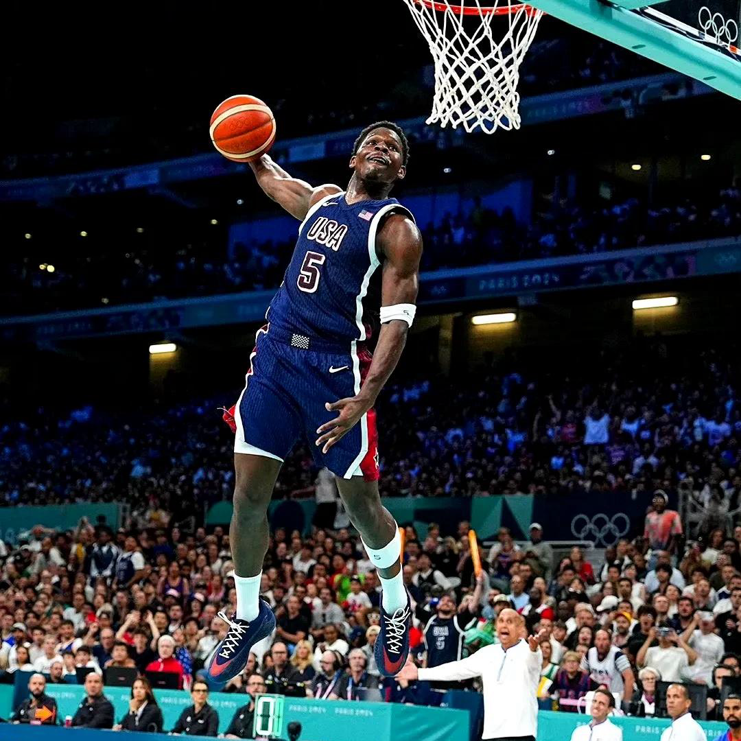 美国男篮横扫公牛，布克关键制胜的简单介绍