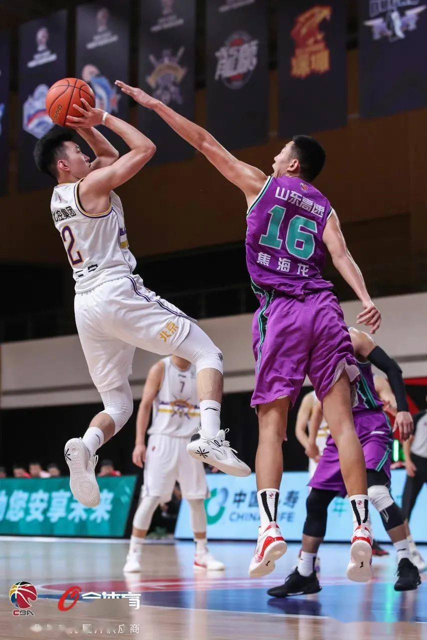 火箭轻取国王，易建联带队取胜