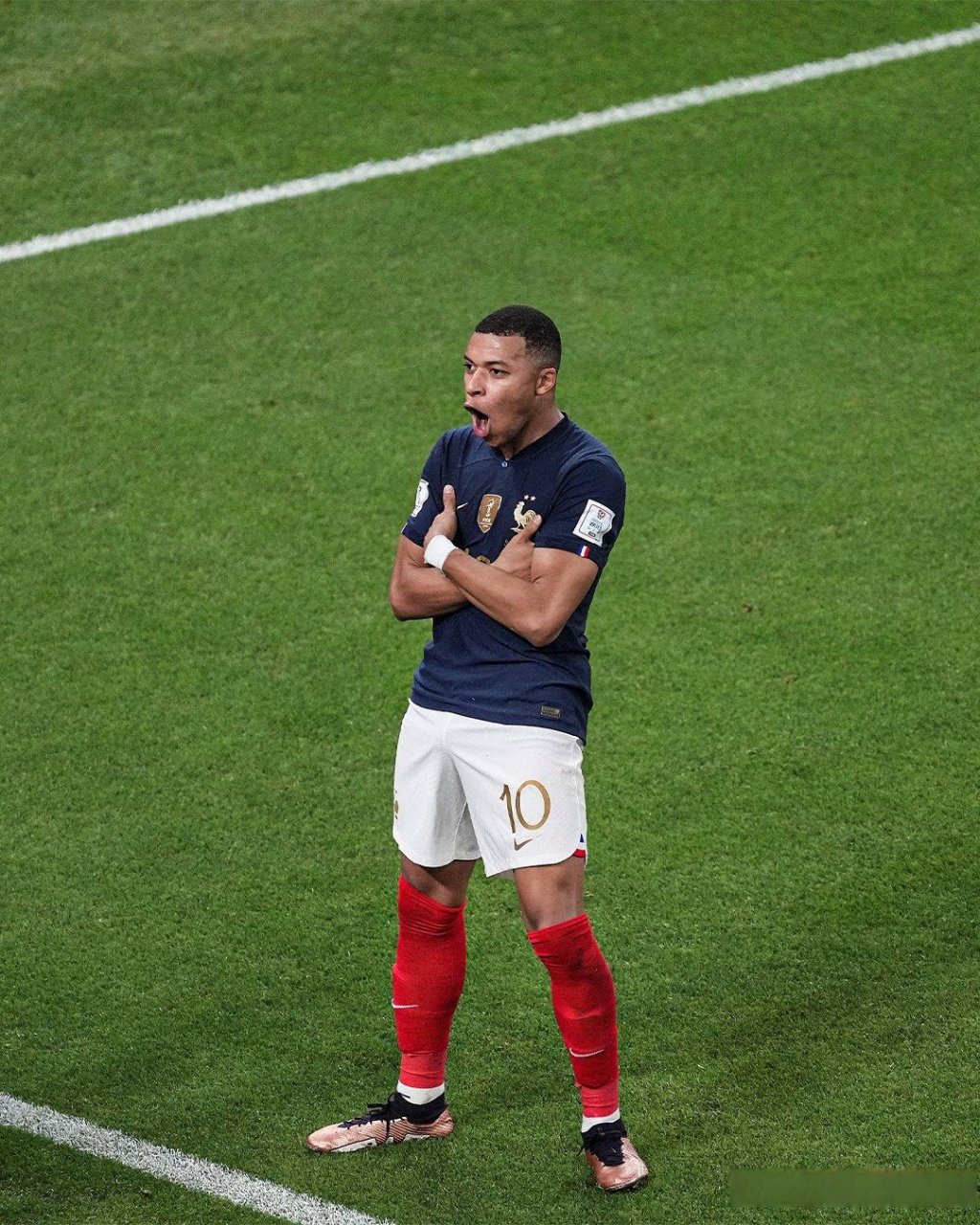 包含英格兰羽毛球队碾压法国羽毛球队，辛杜三分雨点燃全场的词条