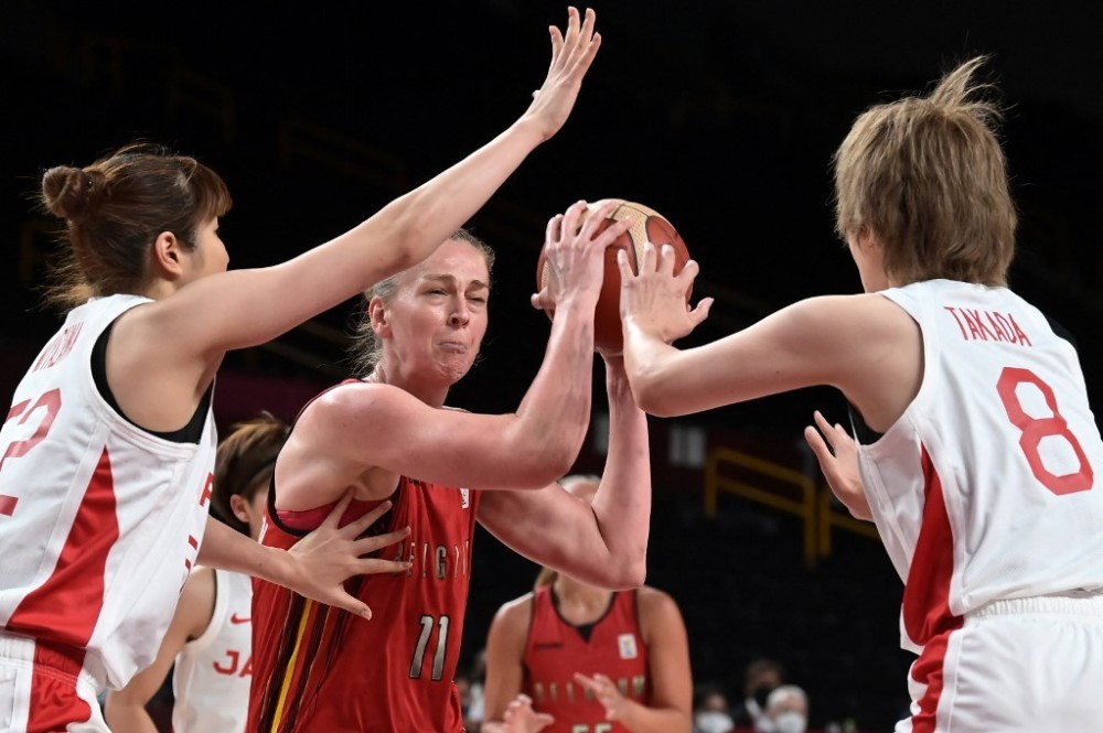 日本队险胜法国队，黄鸭组合高光表现的简单介绍