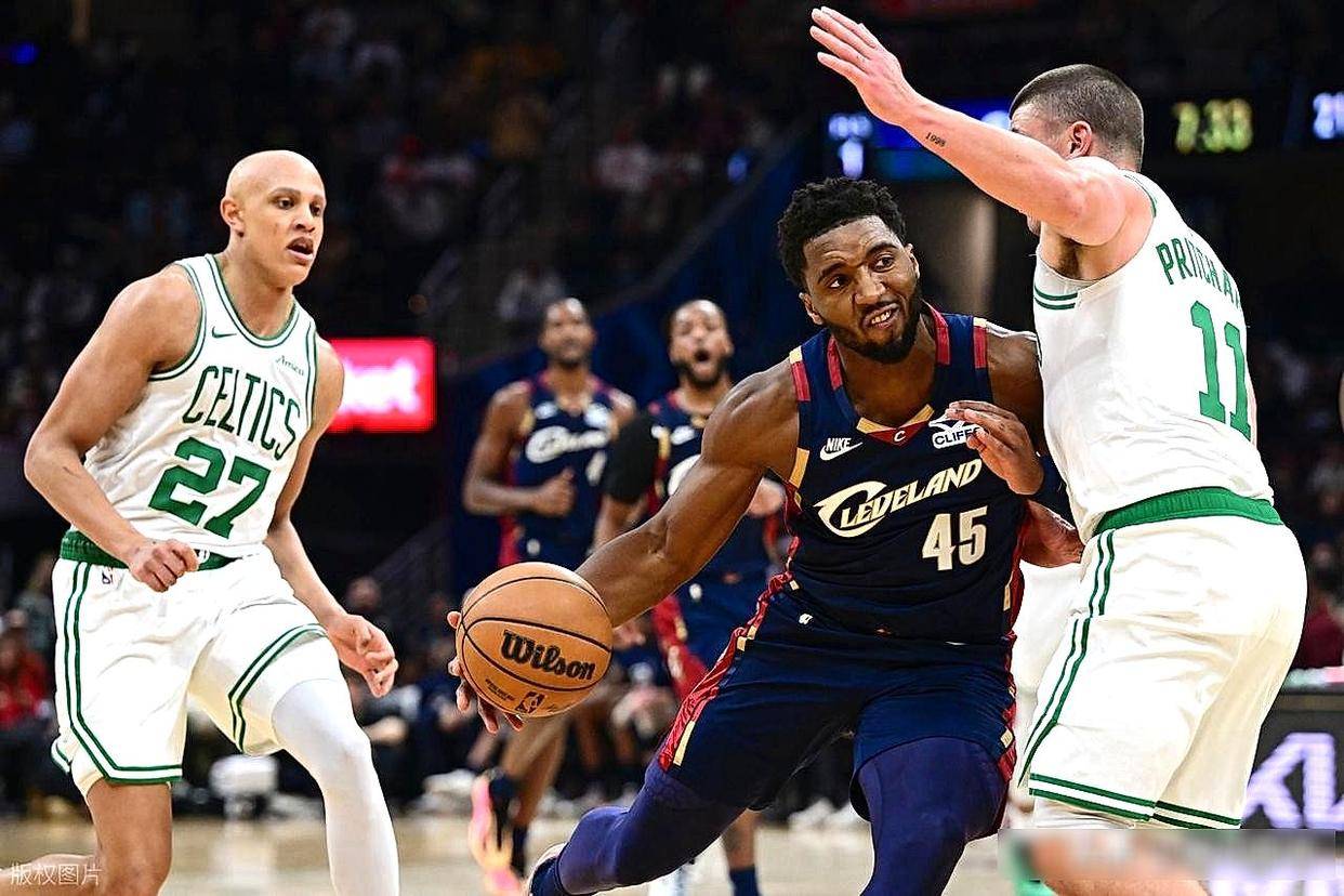 凯尔特人完胜西班牙男篮，东契奇三分雨点燃全场的简单介绍