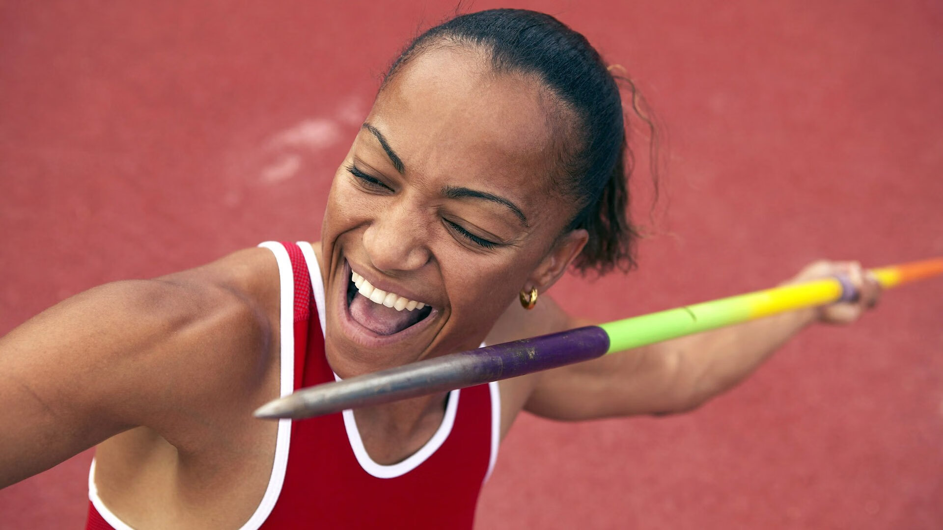 赛道上的独舞者，阿尔瓦雷斯在F1街道赛之夜的封神之战
